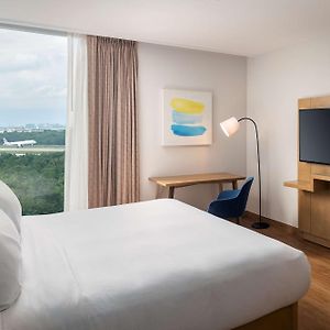 Zimmer mit Kingsize-Bett