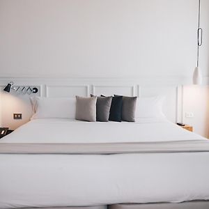 Zimmer mit Kingsize-Bett