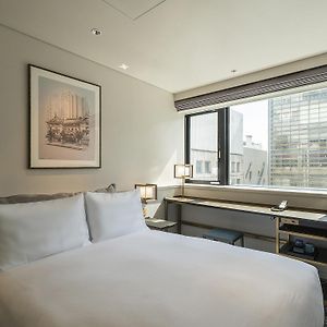 Zimmer mit Kingsize-Bett