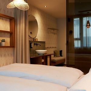Urban Zimmer mit Kingsize-Bett