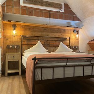 Classic Zimmer mit Kingsize-Bett im Dachgeschoss