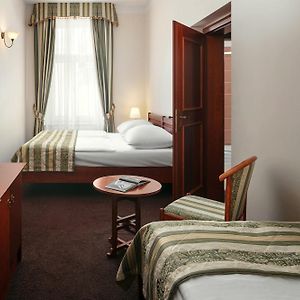 Zimmer mit Kingsize-Bett