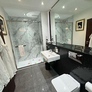 Deluxe Zimmer mit Kingsize-Bett