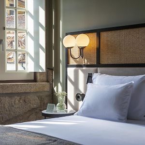 Großes Zimmer mit Kingsize-Bett