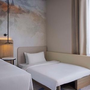 Zimmer mit Kingsize-Bett