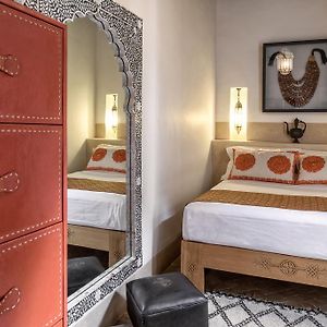 Zimmer mit Kingsize-Bett