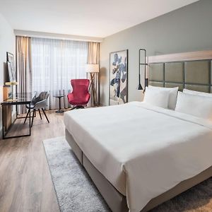 Zimmer mit Kingsize-Bett
