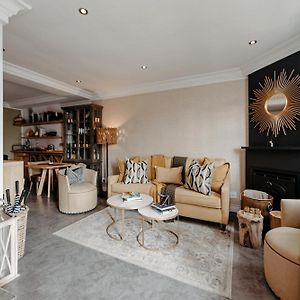 Cape Finest Guest House Located In De Waterkant