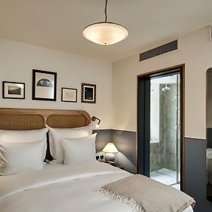 Zimmer mit Kingsize-Bett