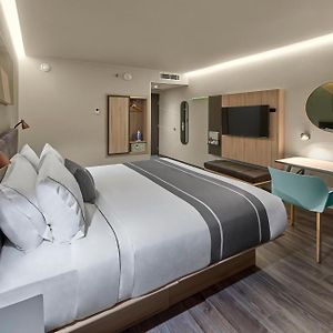 Zimmer mit Kingsize-Bett