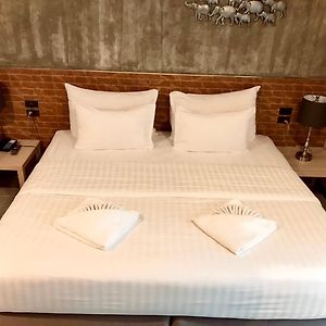 Zimmer mit Kingsize-Bett