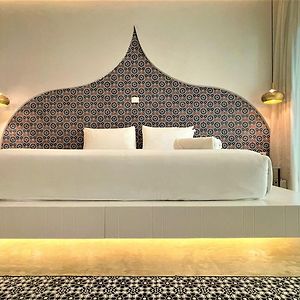 Zimmer mit Kingsize-Bett