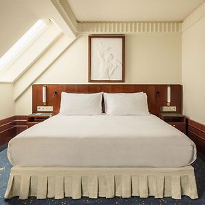Zimmer mit Kingsize-Bett
