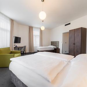 Standard Familien-Zimmer mit Kingsize-Bett