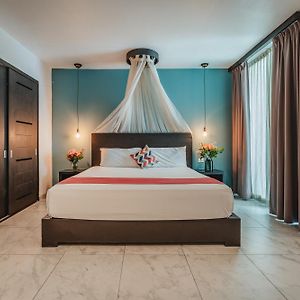 Zimmer mit Kingsize-Bett