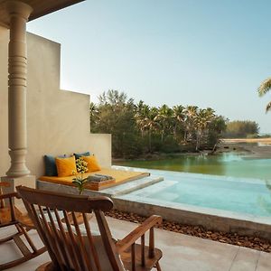Pool Sea side Suite