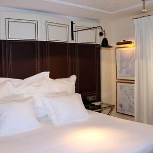Standard Zimmer mit Kingsize-Bett