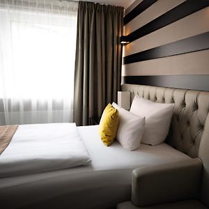 Zimmer mit Kingsize-Bett