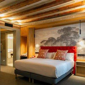 Grand Luxe Zimmer mit Kingsize-Bett