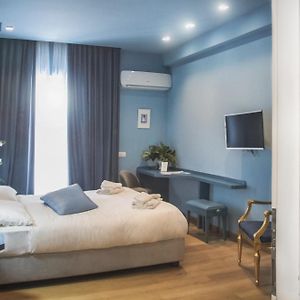 Zimmer mit Kingsize-Bett