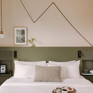 Zimmer mit Kingsize-Bett