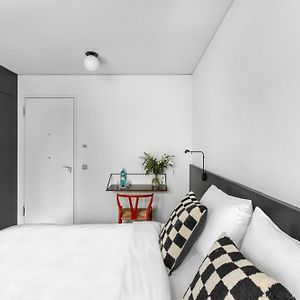 Mittelgroßes Zimmer mit Kingsize-Bett
