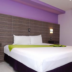 Standard Zimmer mit Kingsize-Bett