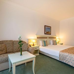 Beach Queen Room
