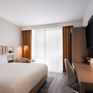 Zimmer mit Kingsize-Bett