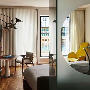 Deluxe Zimmer mit Kingsize-Bett