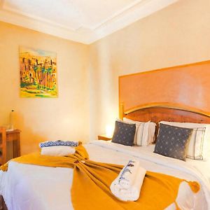 Standard Zimmer mit Kingsize-Bett