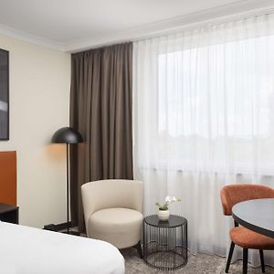 Zimmer mit Kingsize-Bett