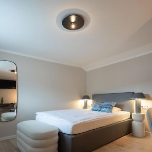 Zimmer mit Kingsize-Bett