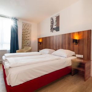 Zimmer mit zwei Einzelbetten
