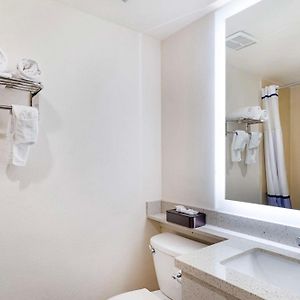 Zimmer mit Queensize-Bett für Gäste mit Behinderungen