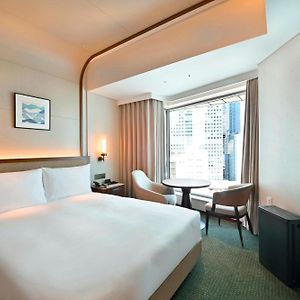 Moderate Zimmer mit Kingsize-Bett