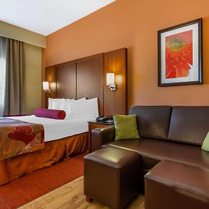 Zimmer mit Kingsize-Bett für Gäste mit Behinderungen