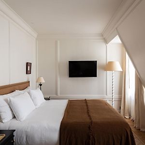 Zimmer mit Kingsize-Bett