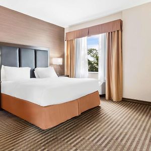 Suite mit Zugang für Rollstuhlfahrer mit Kingsize-Bett