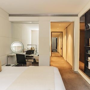 Zimmer mit Kingsize-Bett