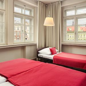 Zimmer mit Kingsize-Bett