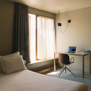 Standard Zimmer mit Kingsize-Bett
