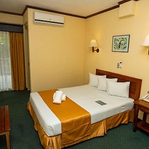Standard Zimmer mit Kingsize-Bett