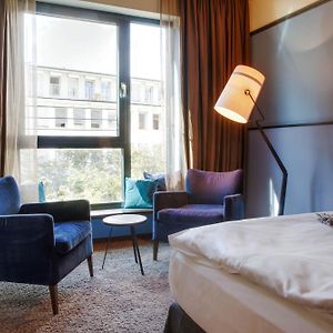 Zimmer mit Kingsize-Bett