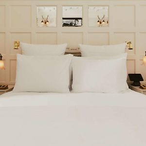 Zimmer mit Kingsize-Bett