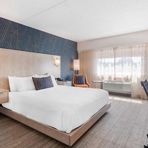 Zimmer mit Kingsize-Bett