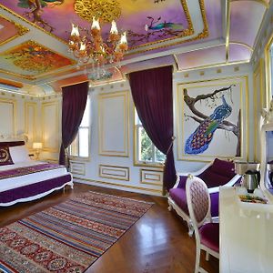 Zimmer mit Kingsize-Bett
