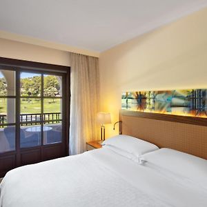 Deluxe Zimmer mit Kingsize-Bett