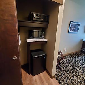 Zimmer mit Queensize-Bett für Gäste mit Behinderungen