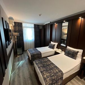 Großes Zimmer